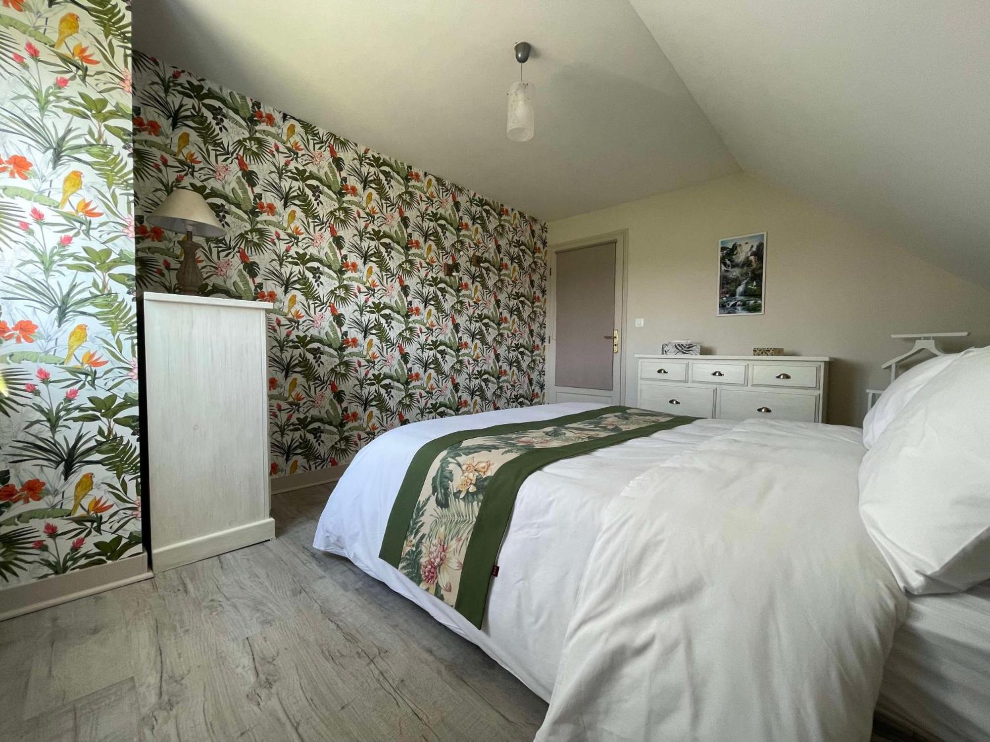 Des Roux Et Des Pious Suite De 35 A 60 M2 Et 3 Chambres Pour Groupe De 2 A 6 Personnes Civray-de-Touraine Eksteriør bilde